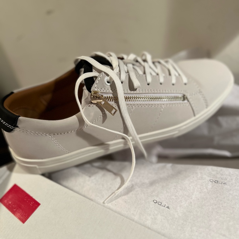 Aldo low top sneakers never worn 🔥 WASAT